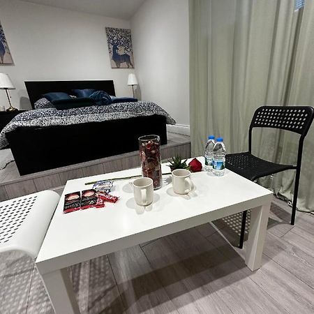 Charming Studio Apartment In Londres Extérieur photo