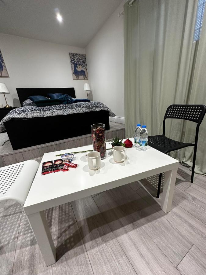 Charming Studio Apartment In Londres Extérieur photo