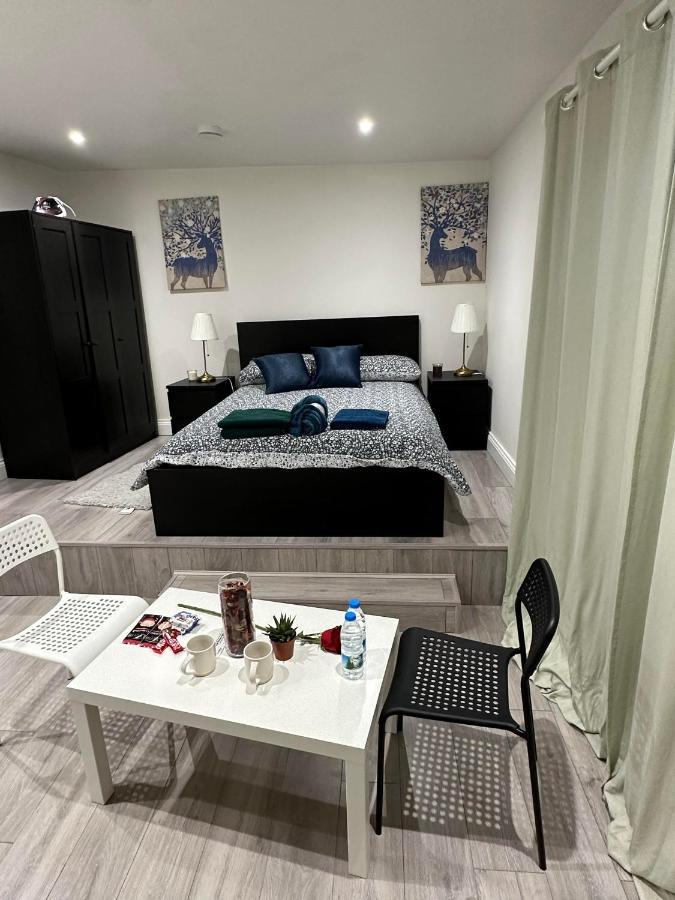 Charming Studio Apartment In Londres Extérieur photo